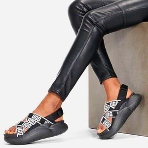 UGG Chunky Platform LA Cloud Elastic Strap Sandals